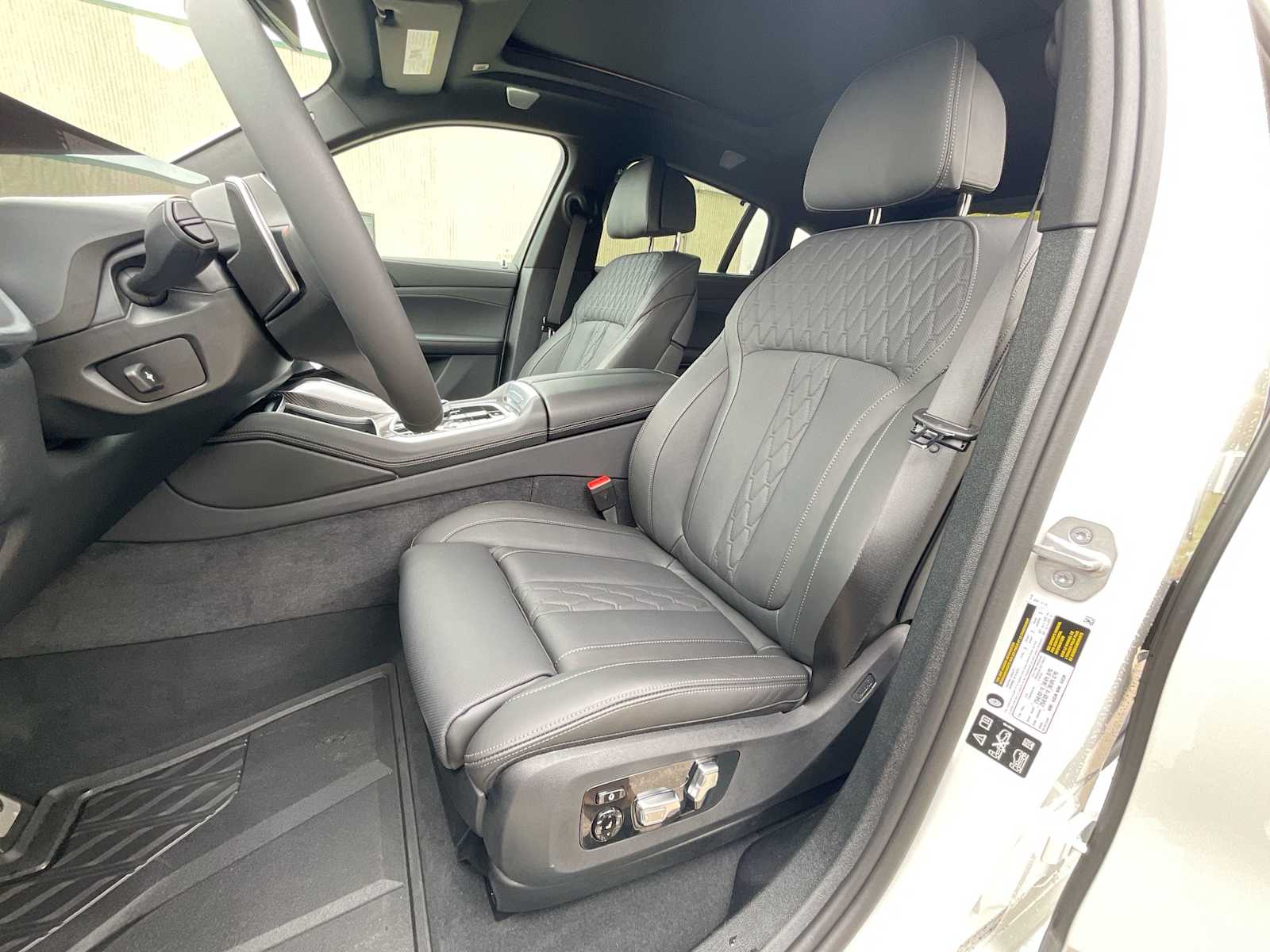 Thumbnail: 2026 BMW X6 - 17