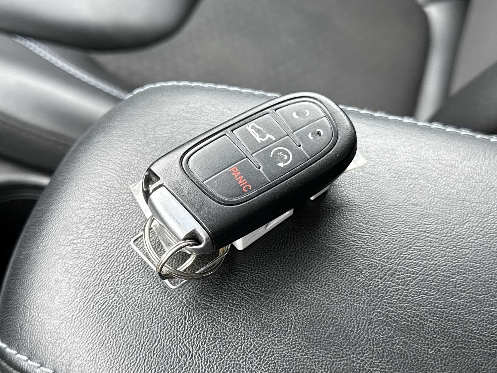 Thumbnail: 2019 Jeep Cherokee - 35