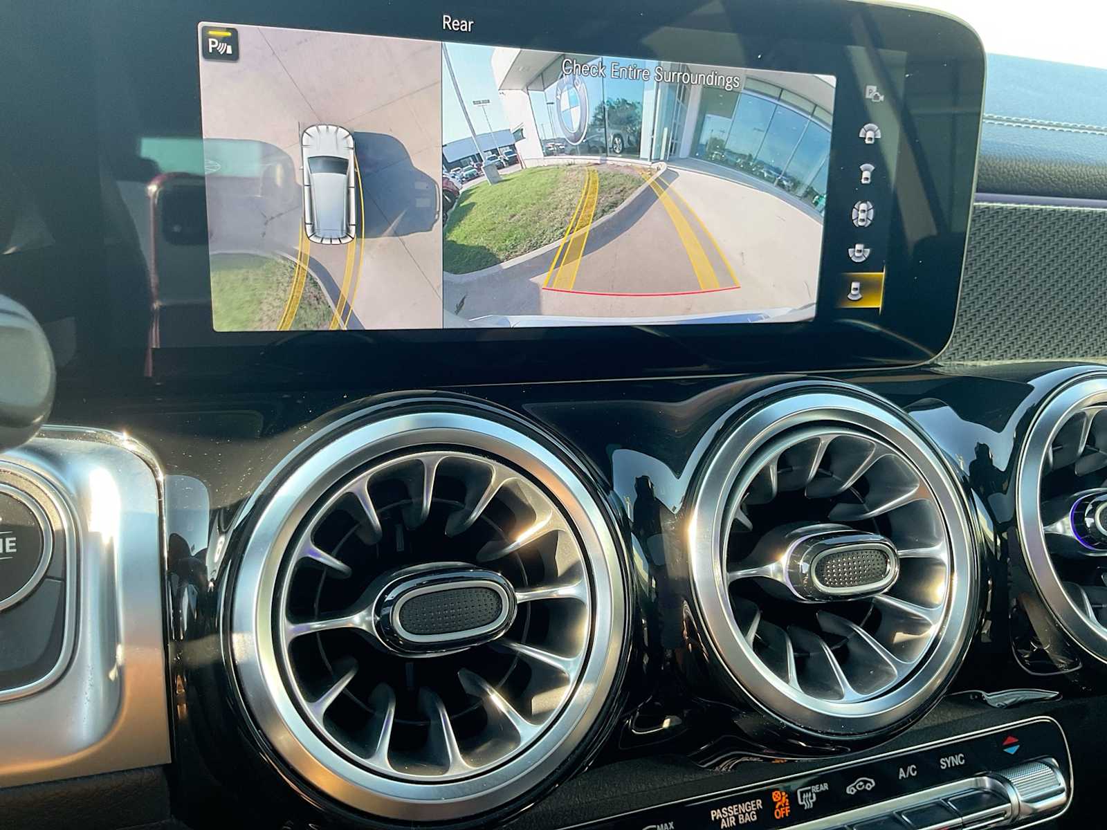 Thumbnail: 2022 Mercedes-Benz GLB - 30