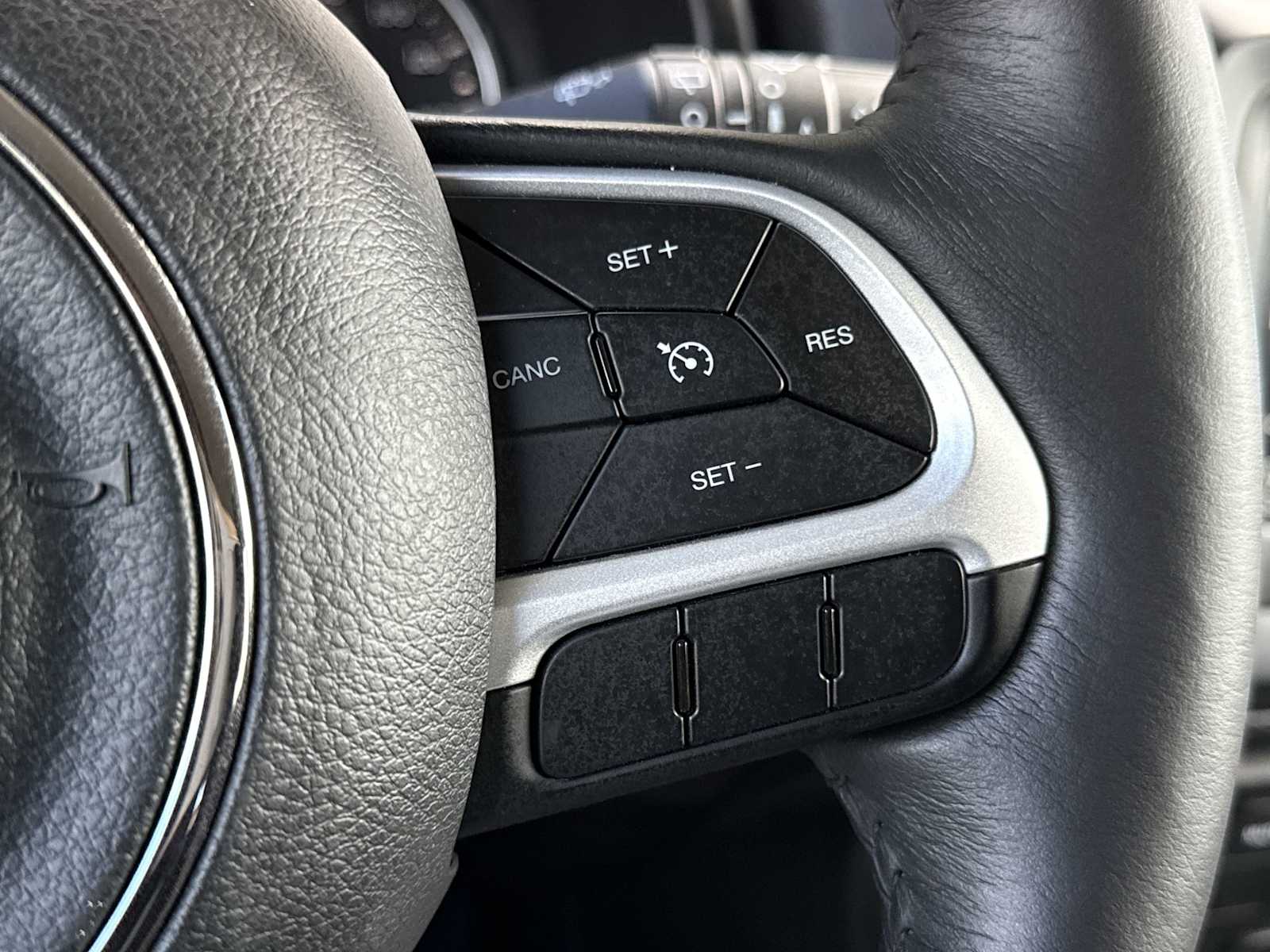 Thumbnail: 2019 Jeep Renegade - 25