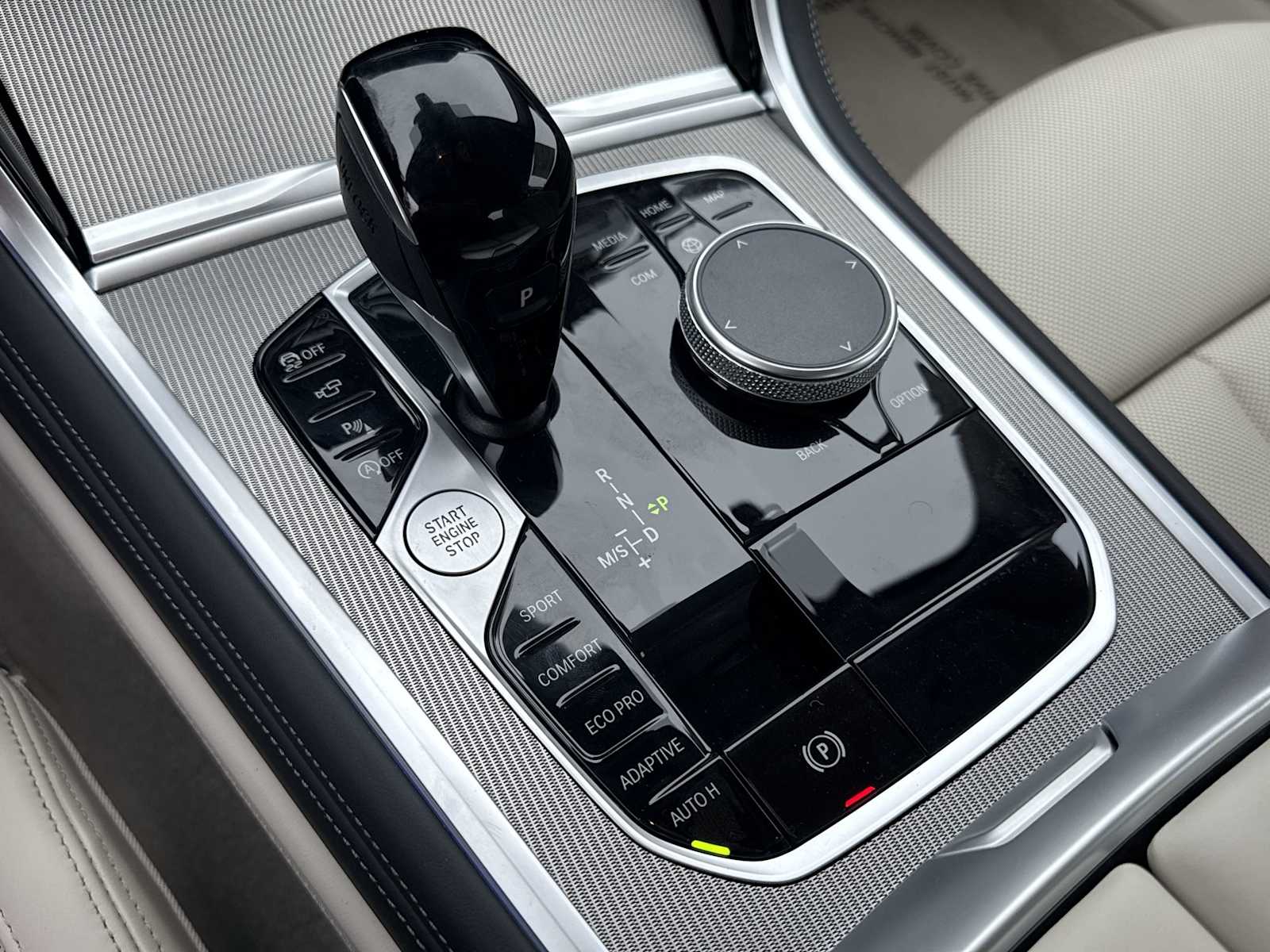 2026 BMW 8 Series M850i - Photo 31