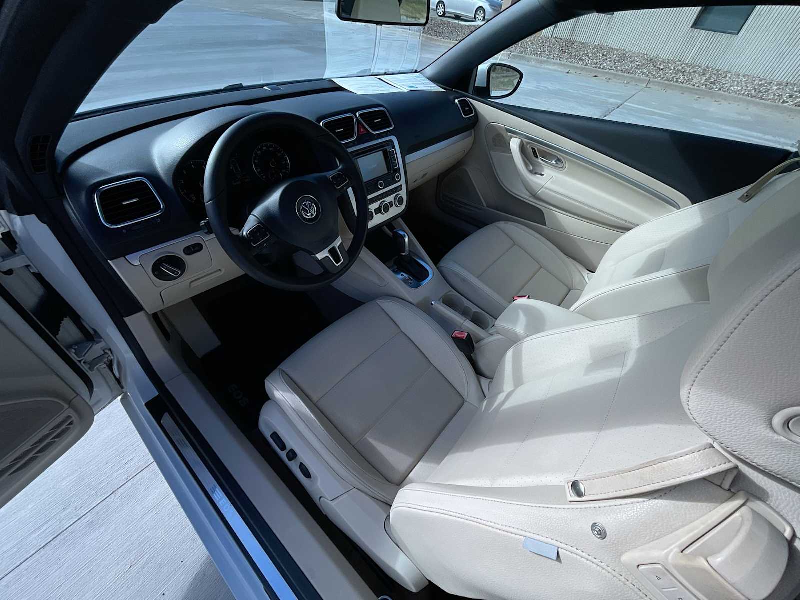 Thumbnail: 2014 Volkswagen Eos - 11