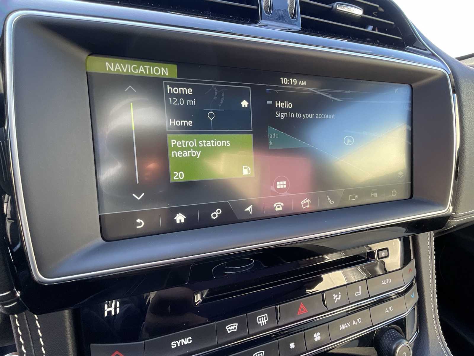 Thumbnail: 2018 Jaguar F-Pace - 28