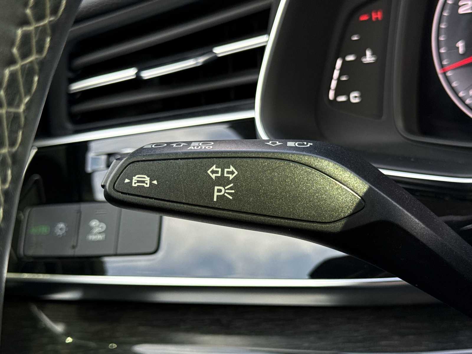 Thumbnail: 2022 Audi Q8 - 29