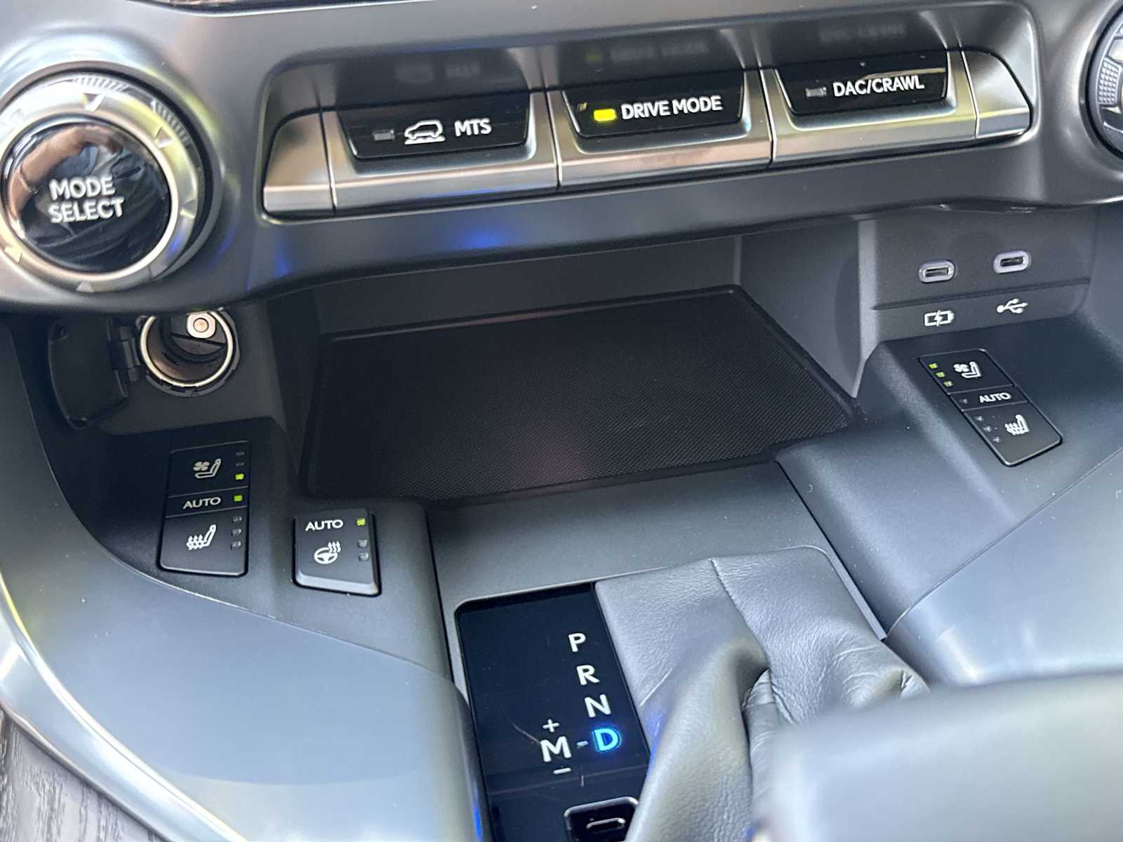 Thumbnail: 2025 Lexus ES - 33