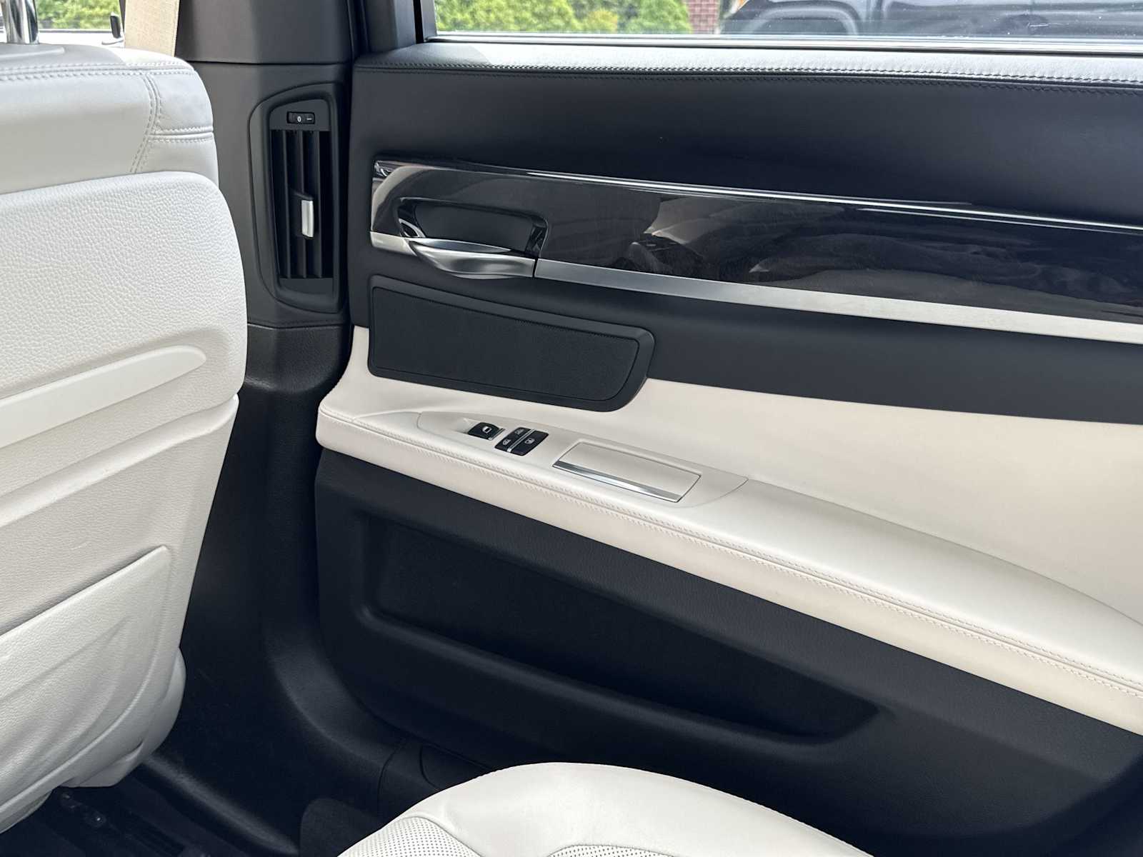 Thumbnail: 2015 BMW 7 Series - 40