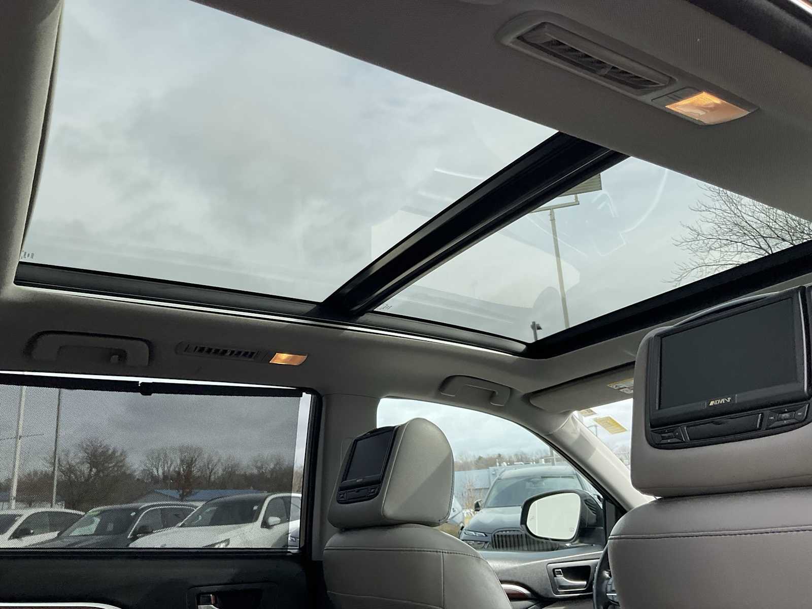 Thumbnail: 2014 Toyota Highlander - 23