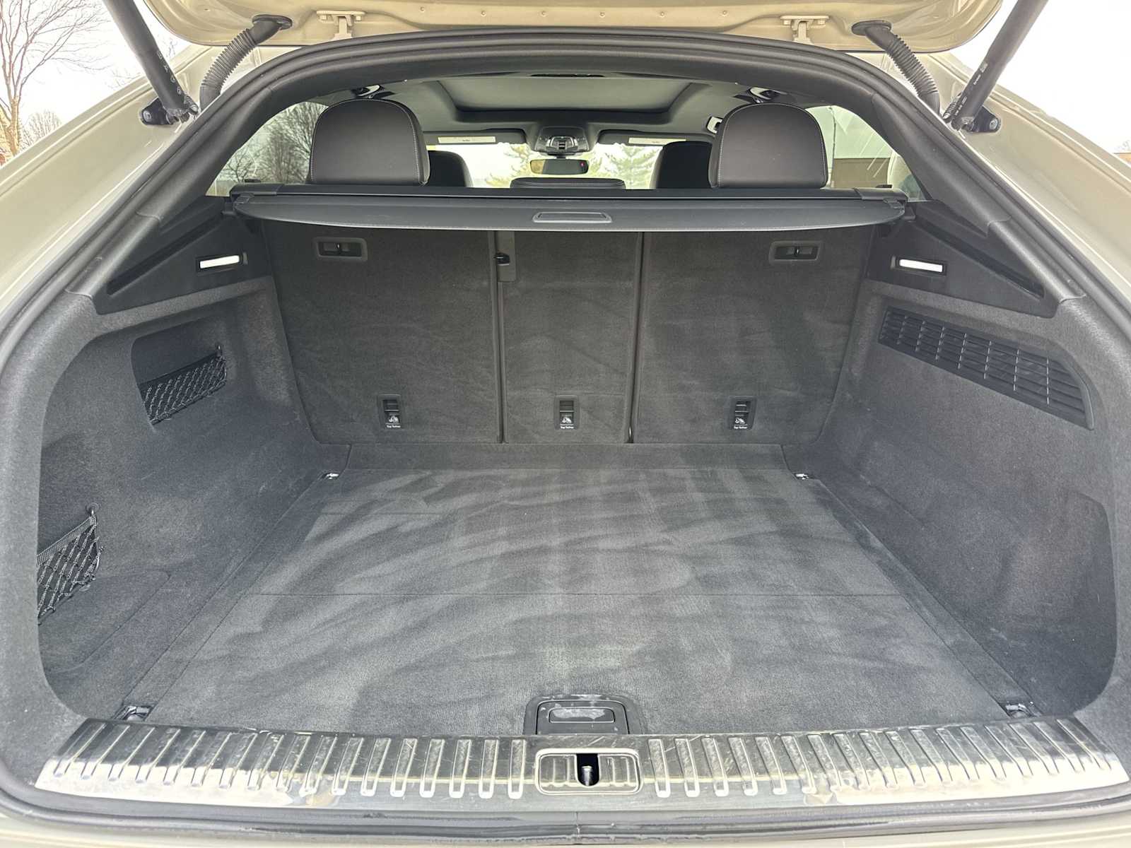 Thumbnail: 2022 Audi Q8 - 37