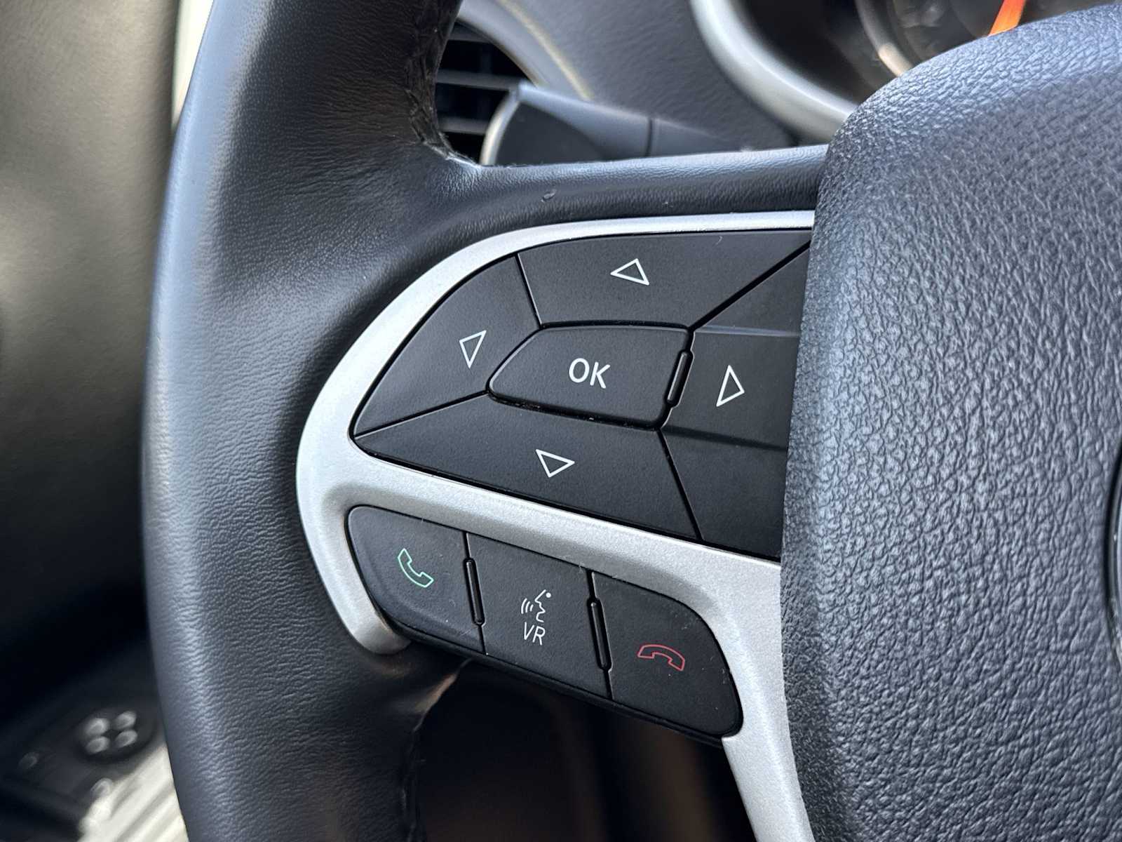 Thumbnail: 2016 Jeep Cherokee - 26