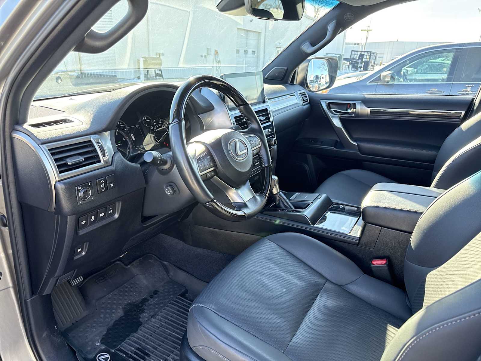 Thumbnail: 2023 Lexus GX - 10