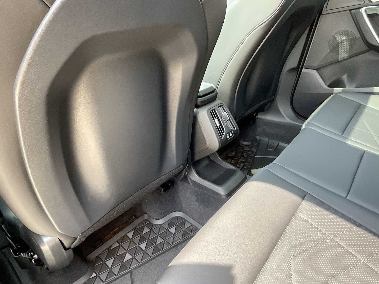 Thumbnail: 2025 BMW X1 - 18