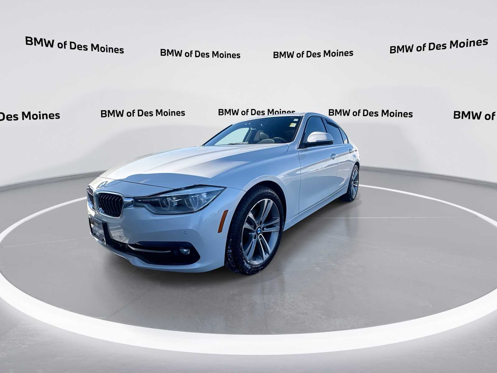 Thumbnail: 2017 BMW 3 Series - 4