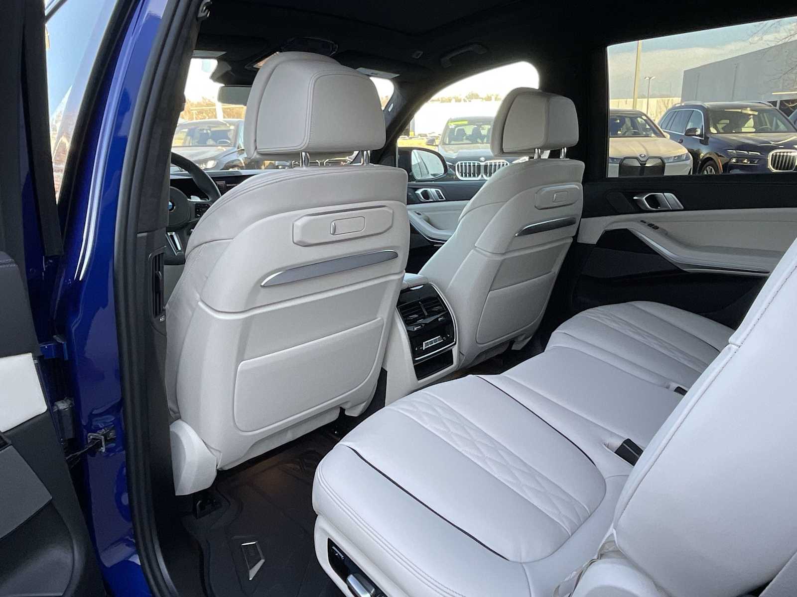 Thumbnail: 2026 BMW X7 - 18