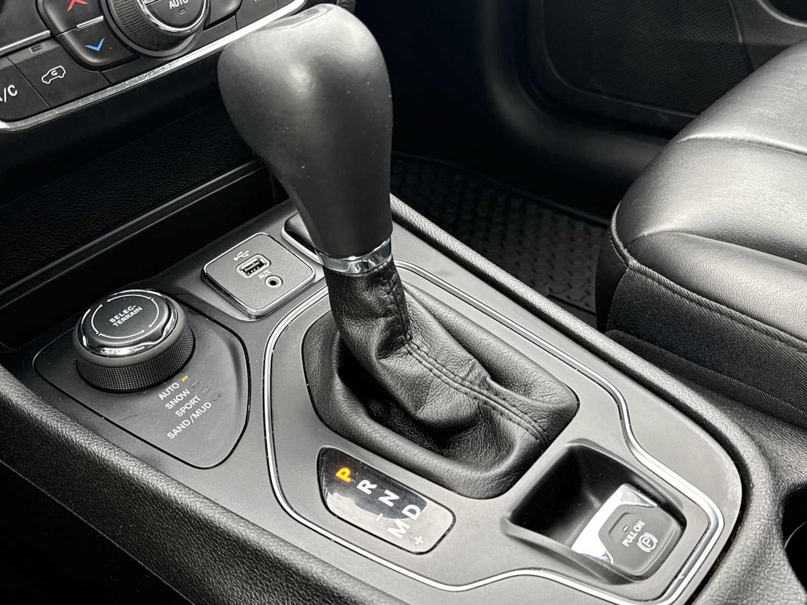 Thumbnail: 2019 Jeep Cherokee - 32