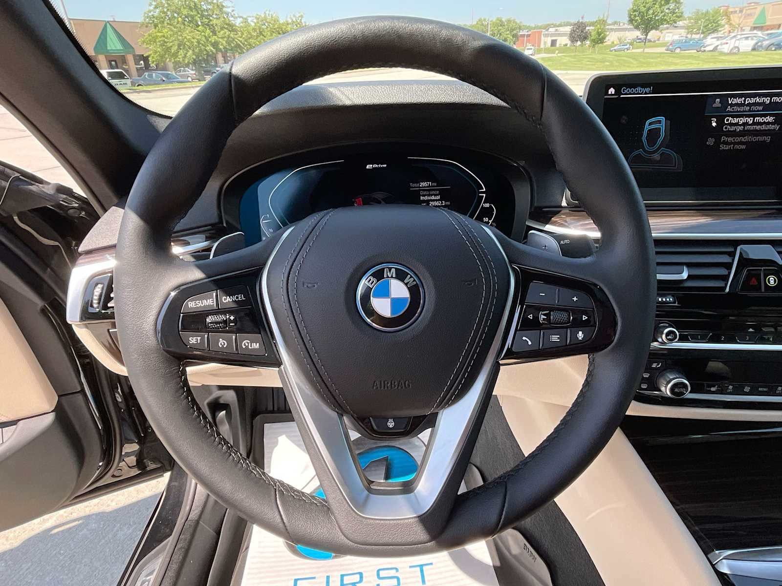 Thumbnail: 2023 BMW 5 Series - 23