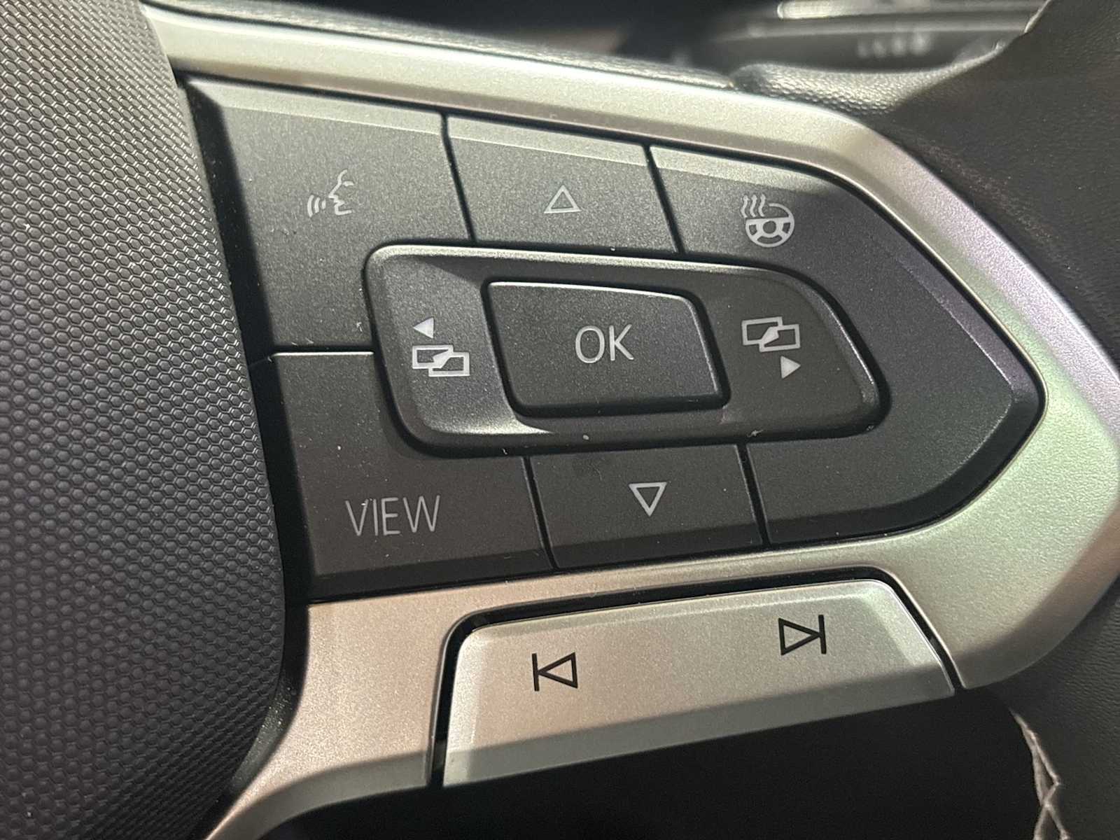 Thumbnail: 2023 Volkswagen Atlas - 22