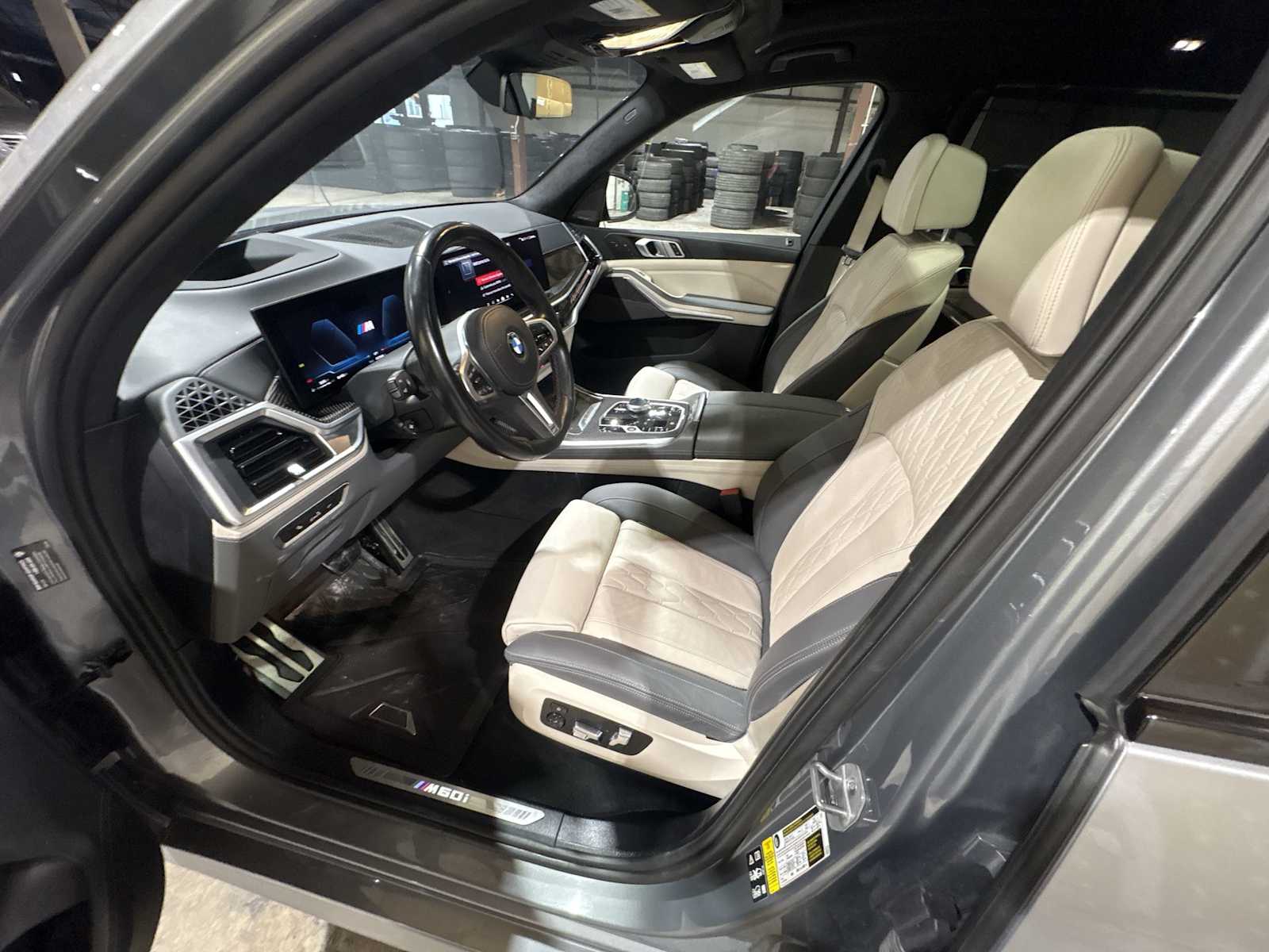 Thumbnail: 2024 BMW X7 - 10