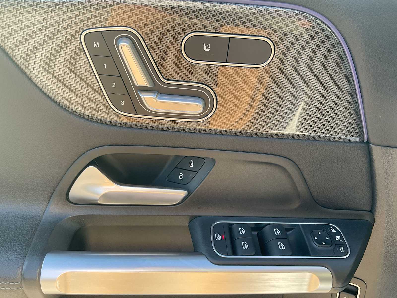 Thumbnail: 2022 Mercedes-Benz GLB - 18