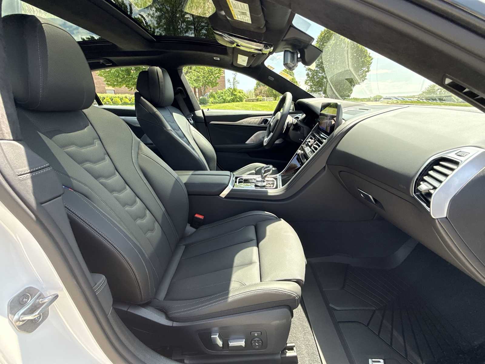 Thumbnail: 2026 BMW 8 Series - 23