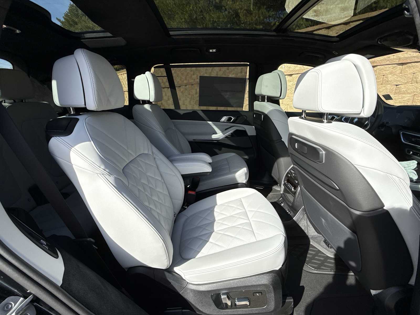 2026 BMW X7 40i - Photo 22