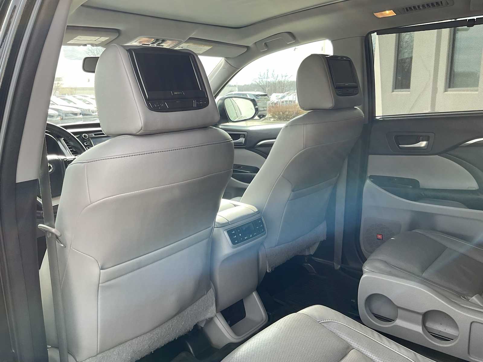 Thumbnail: 2014 Toyota Highlander - 19