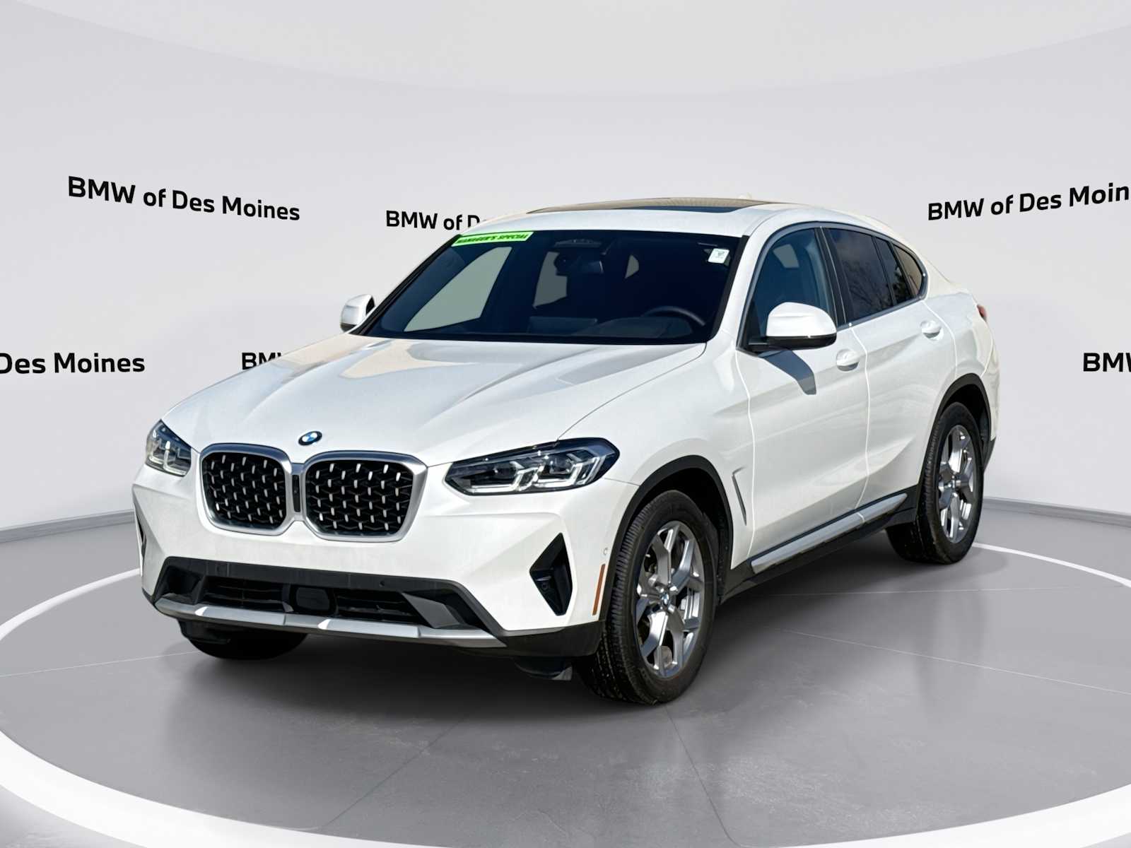 2025 BMW X4 xDrive30i's photo