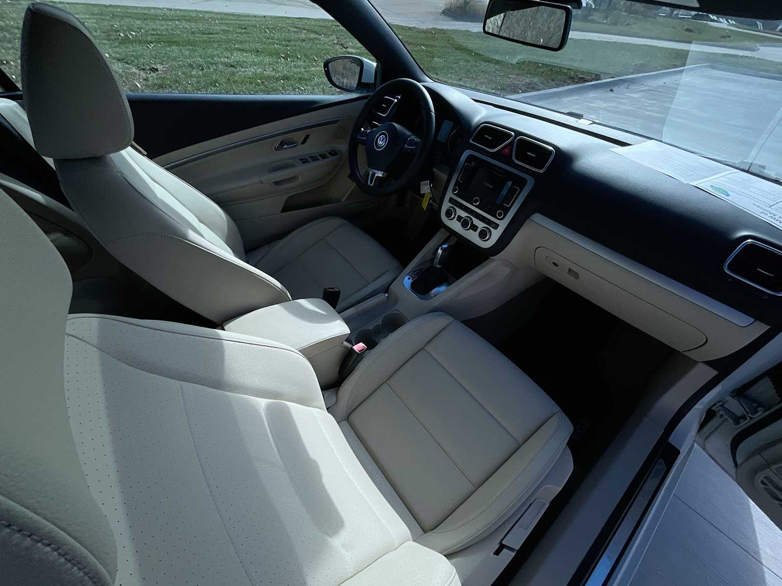 Thumbnail: 2014 Volkswagen Eos - 16