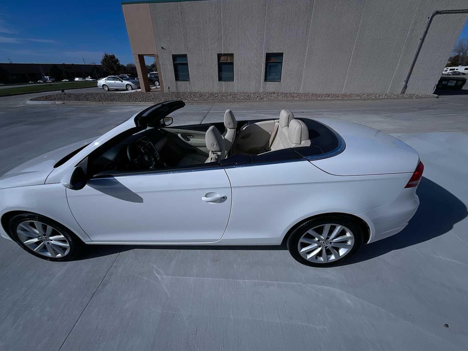 Thumbnail: 2014 Volkswagen Eos - 18