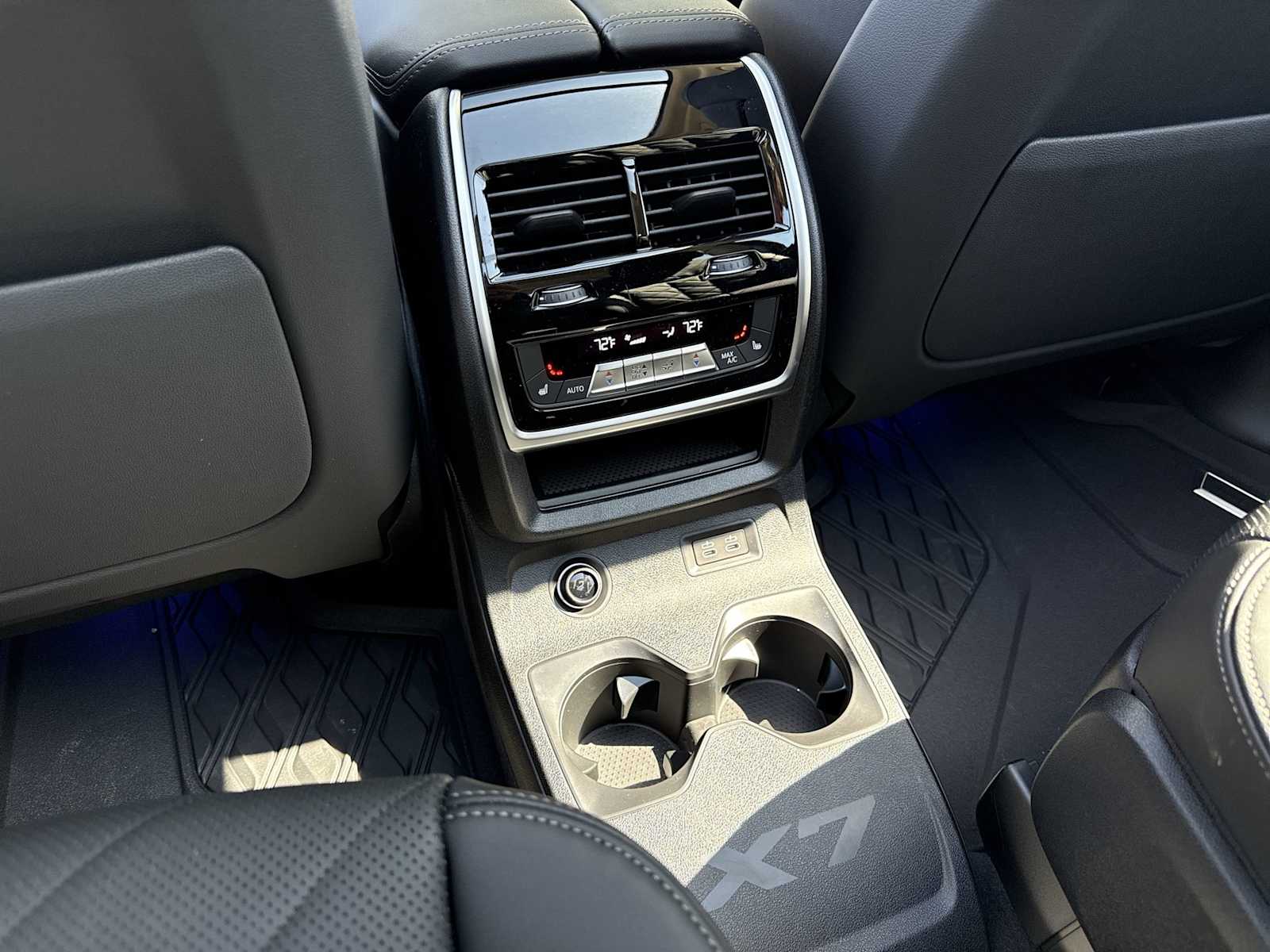 Thumbnail: 2026 BMW X7 - 42