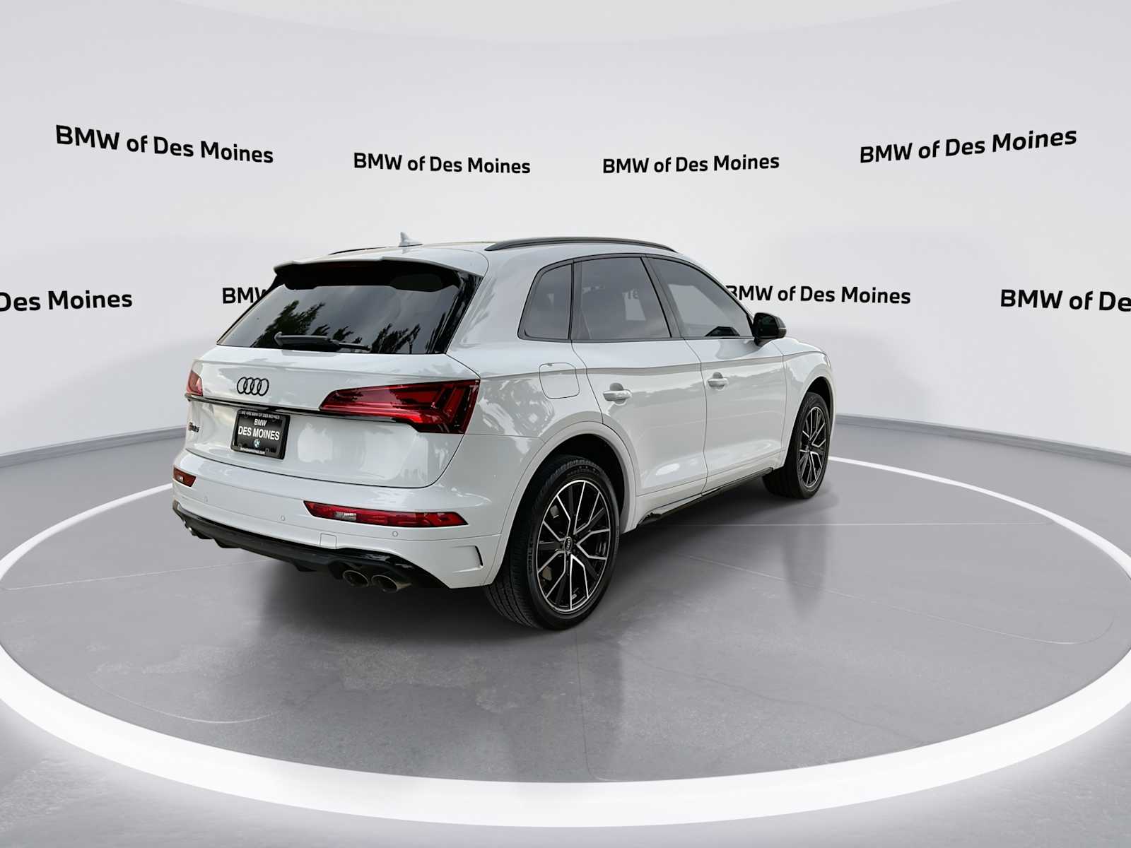 Thumbnail: 2024 Audi SQ5 - 8