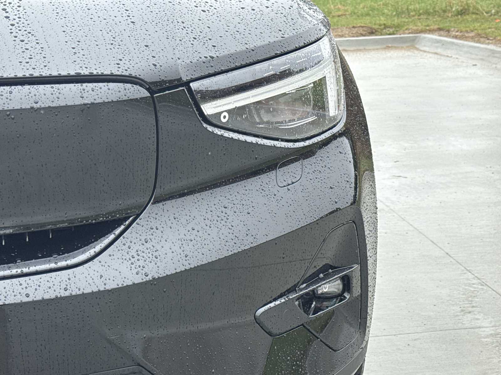 Thumbnail: 2023 Volvo XC40 - 11