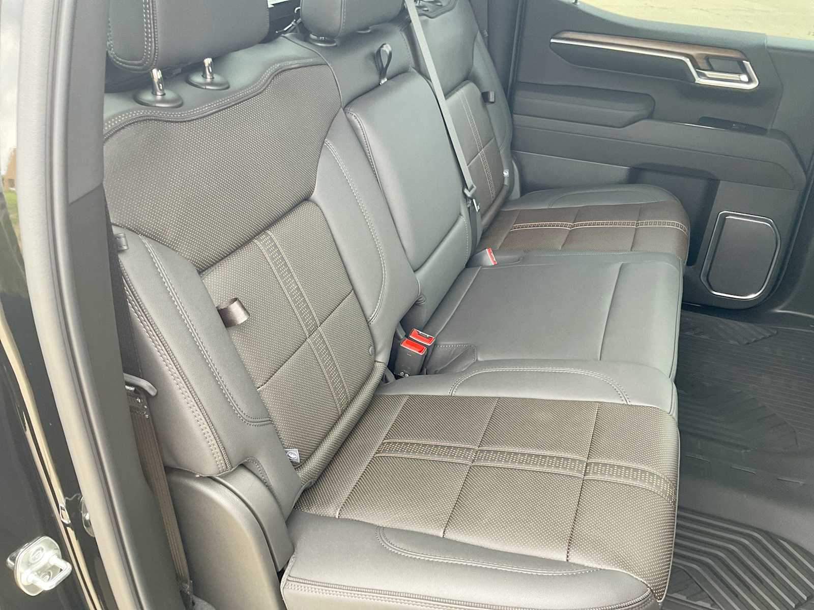 2025 Chevrolet Silverado 1500 High Country 22
