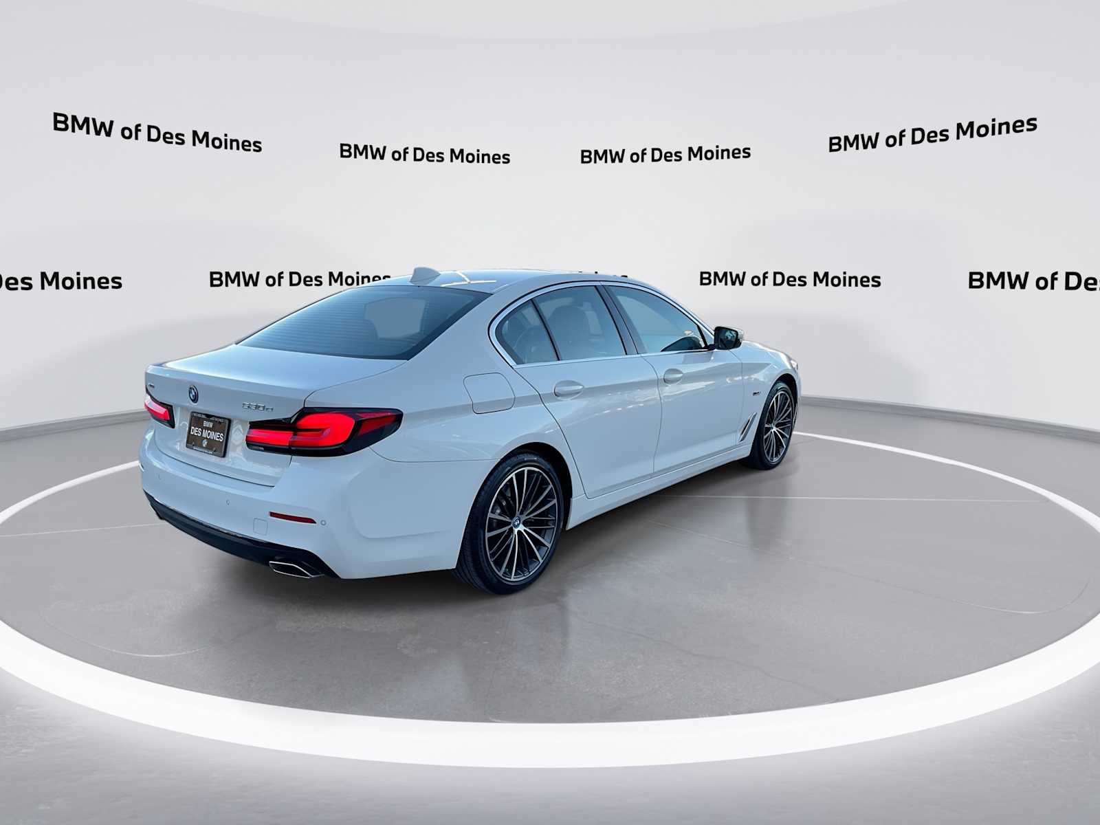 Thumbnail: 2023 BMW 5 Series - 8