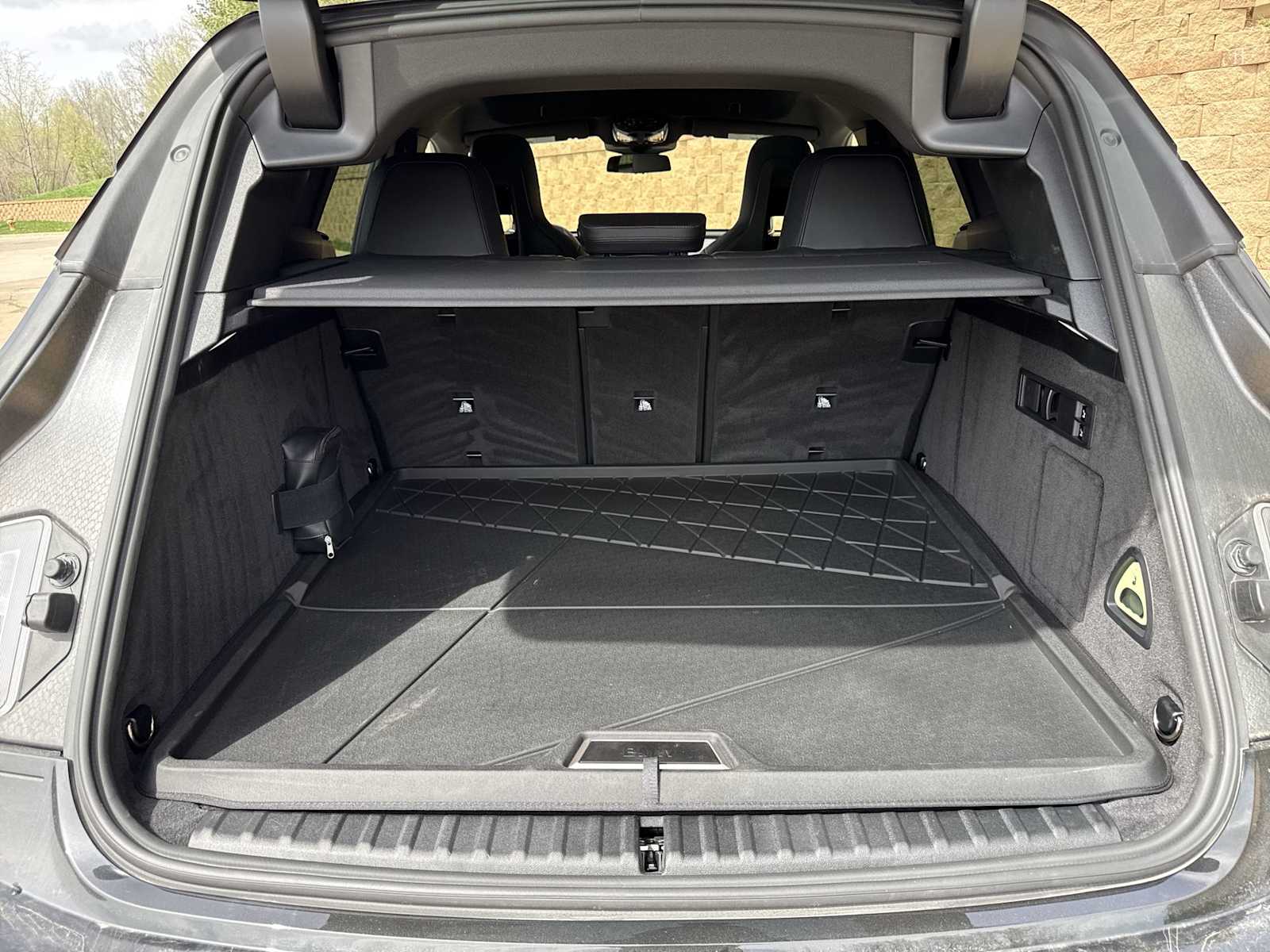 Thumbnail: 2026 BMW iX - 36