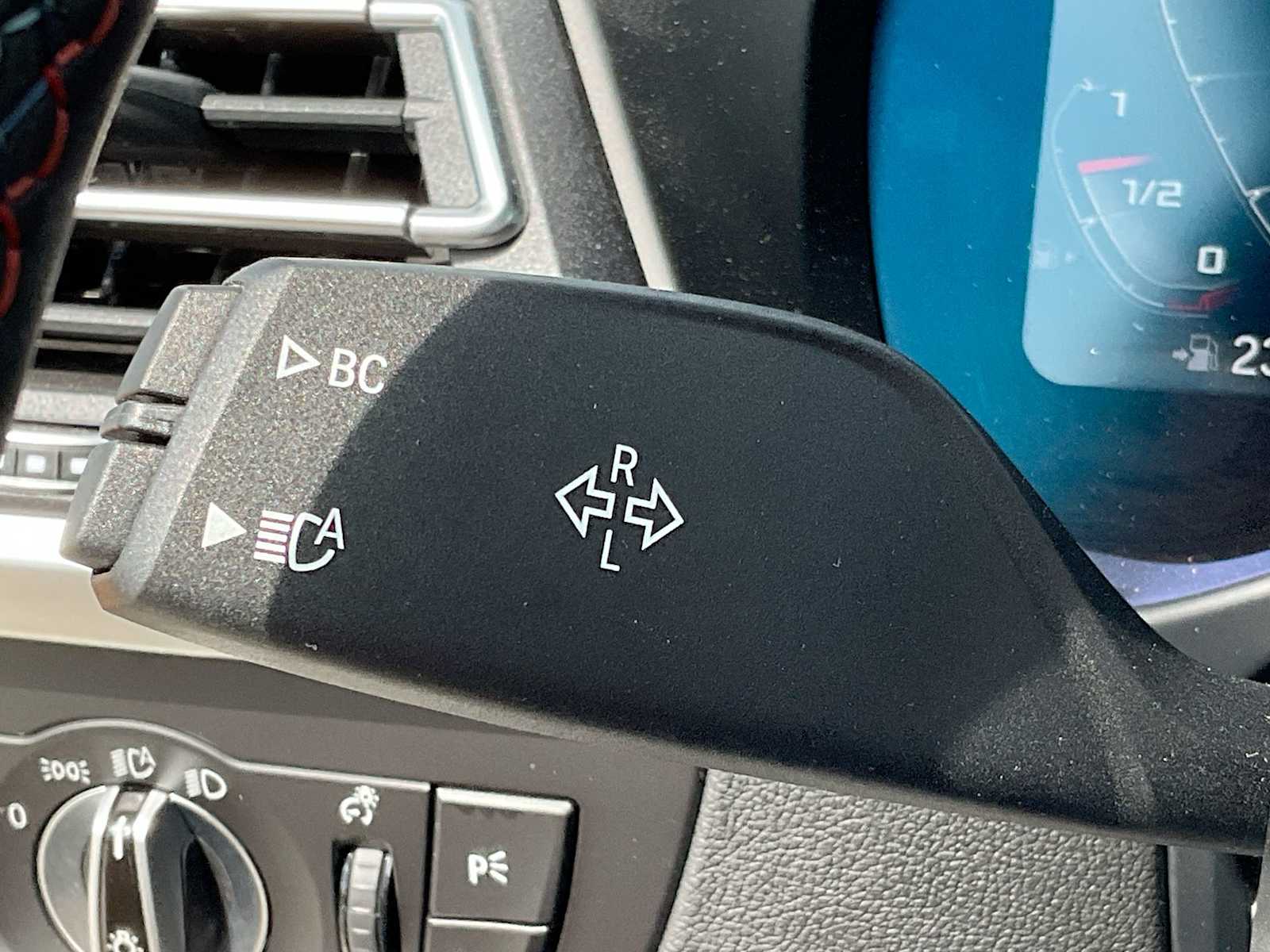 Thumbnail: 2023 BMW X3 - 28