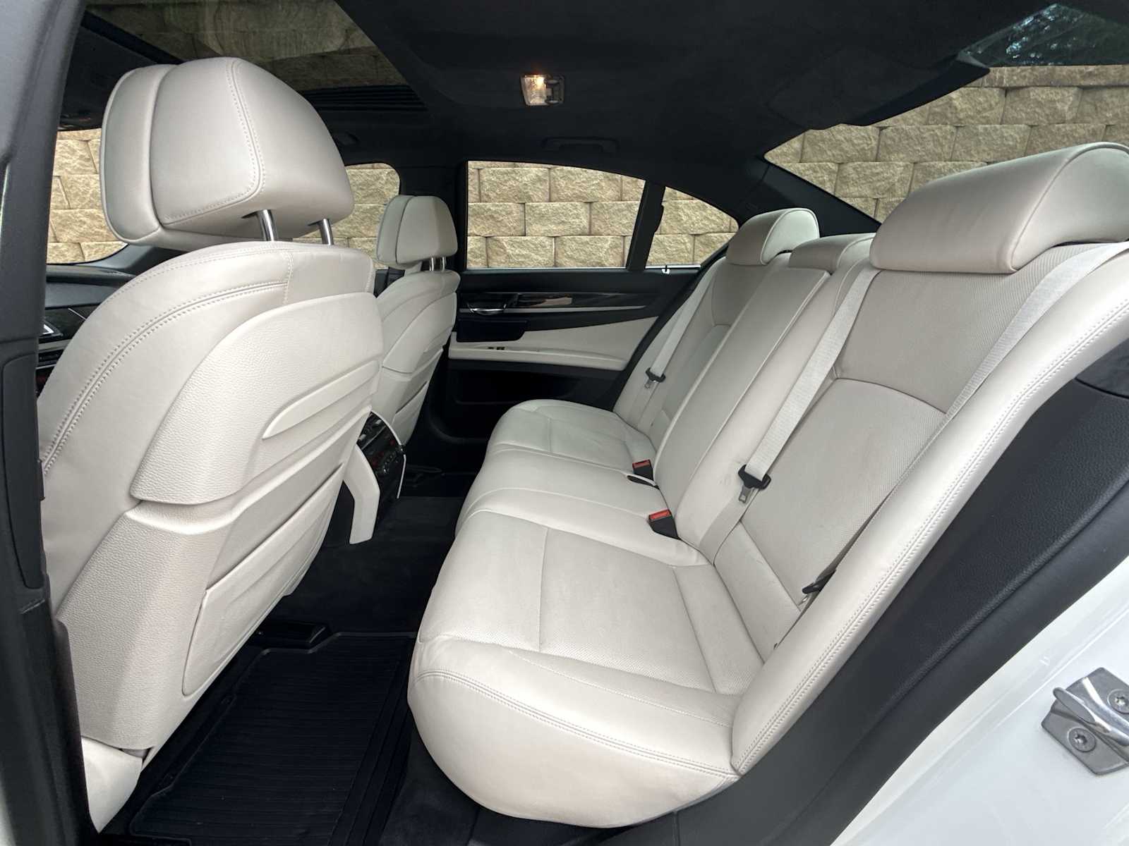 Thumbnail: 2015 BMW 7 Series - 21
