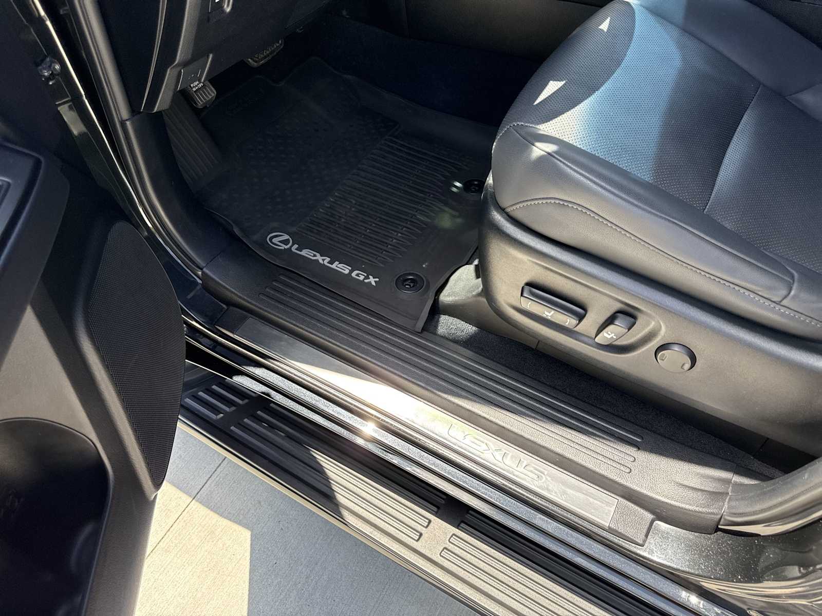 Thumbnail: 2022 Lexus GX - 44