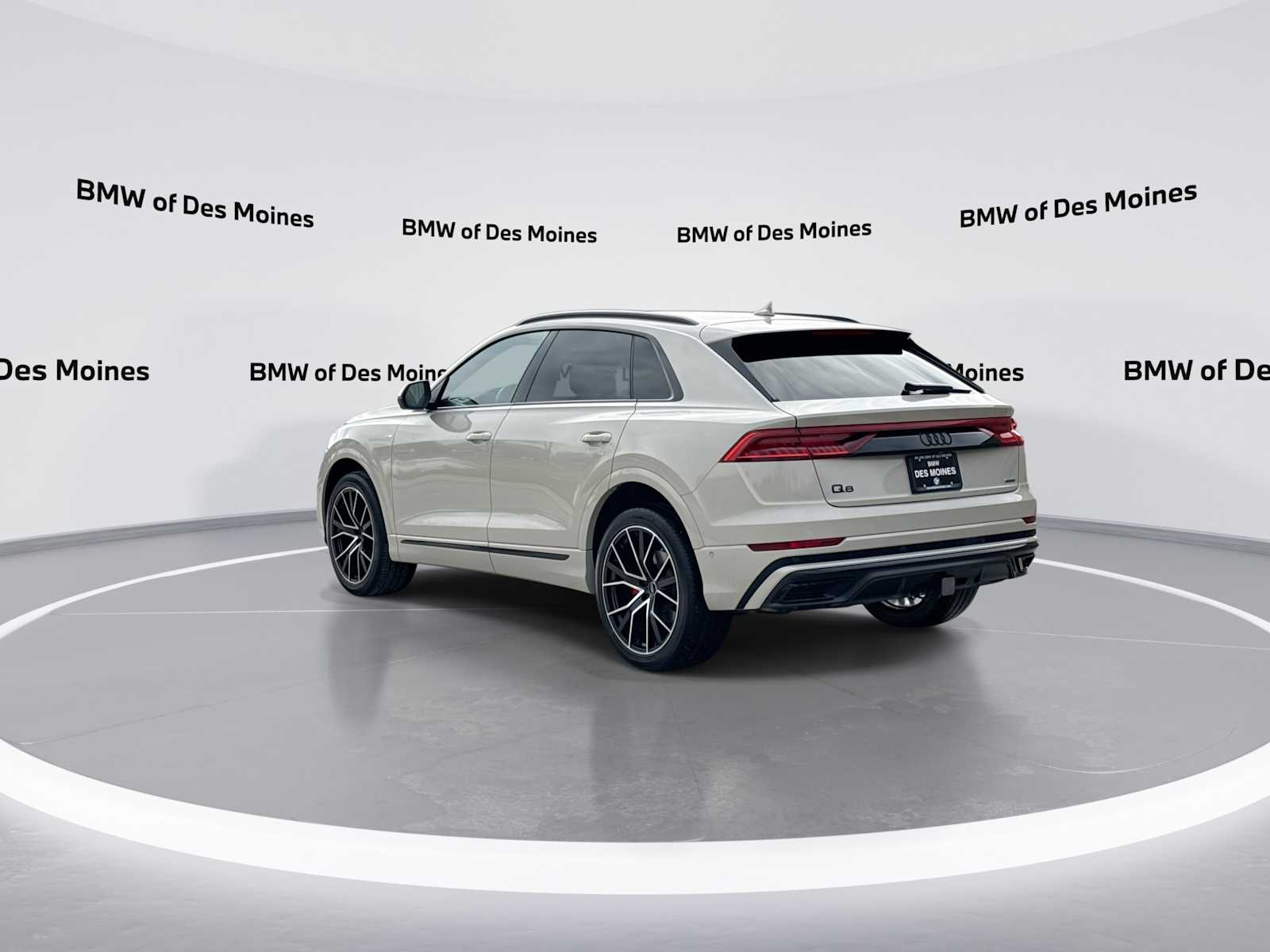 Thumbnail: 2022 Audi Q8 - 6