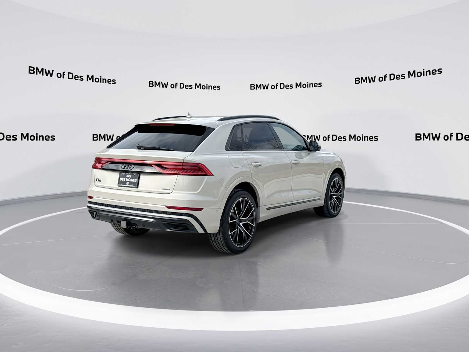 Thumbnail: 2022 Audi Q8 - 8