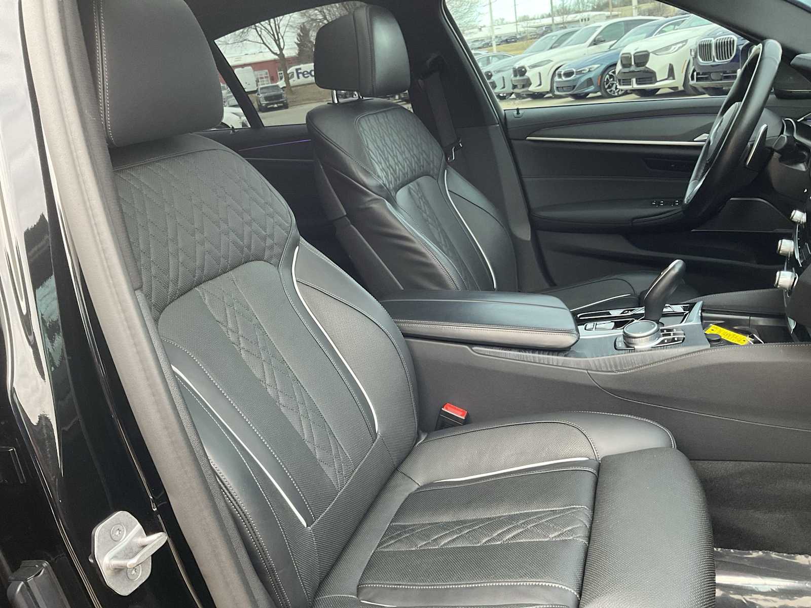 Thumbnail: 2022 BMW 5 Series - 23