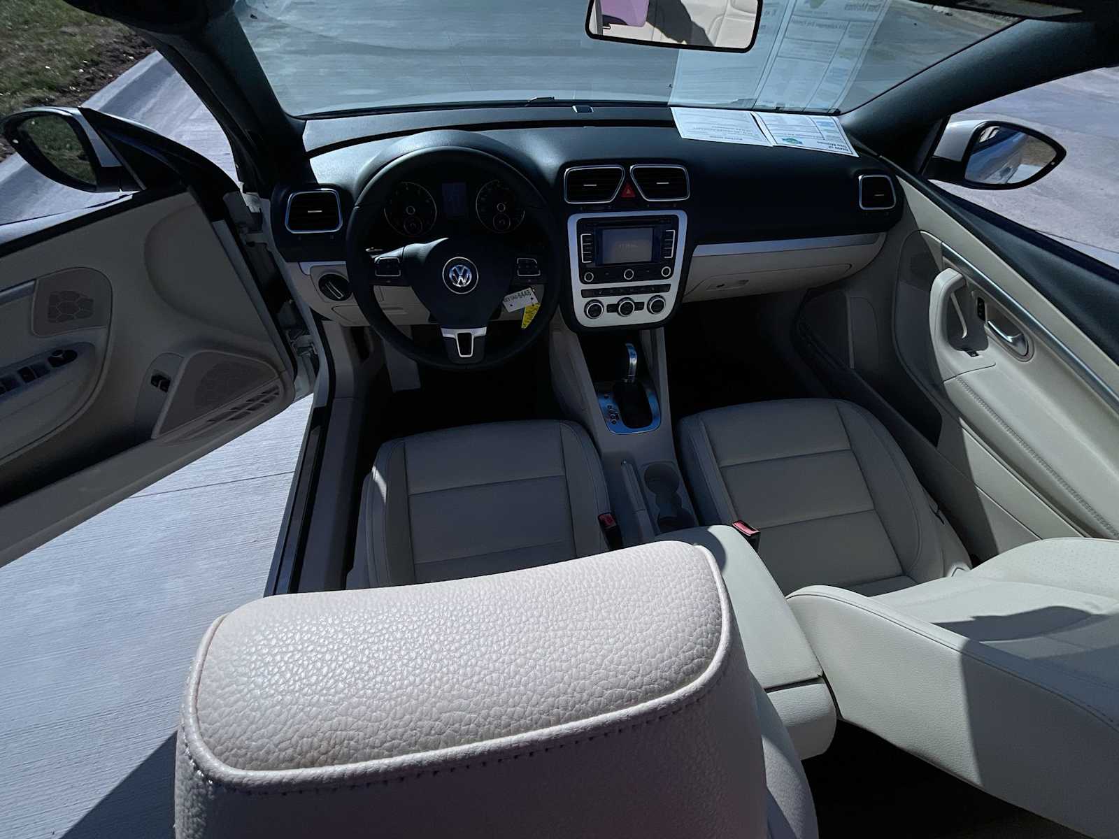 Thumbnail: 2014 Volkswagen Eos - 24