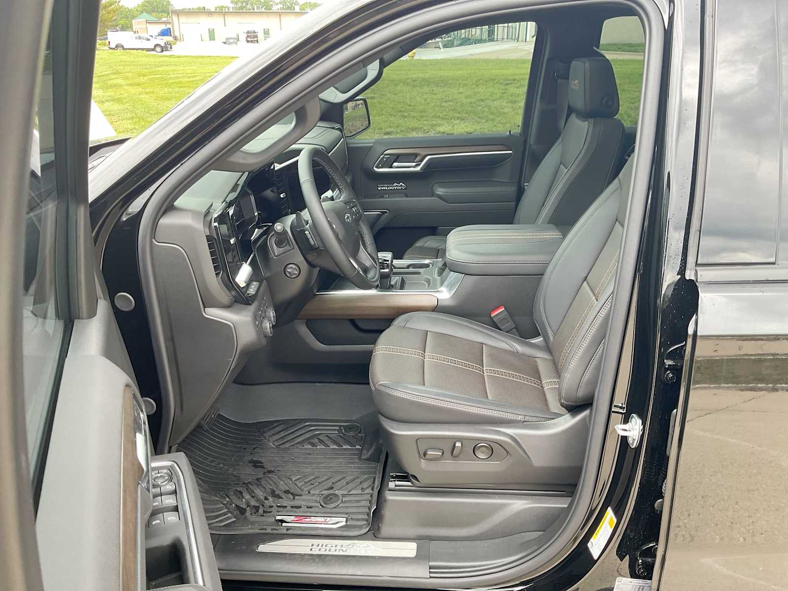 2025 Chevrolet Silverado 1500 High Country 10