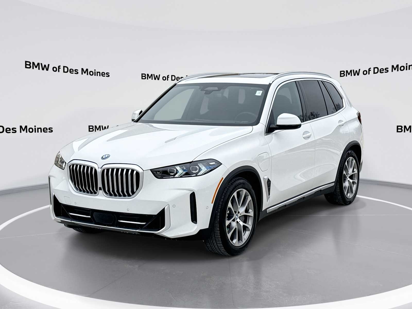 2026 BMW X5 xDrive50e's photo