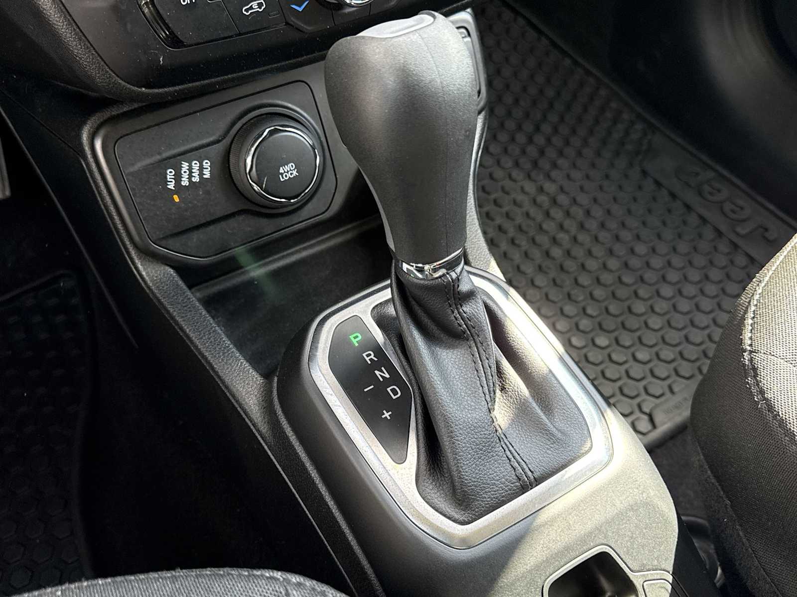 Thumbnail: 2019 Jeep Renegade - 33