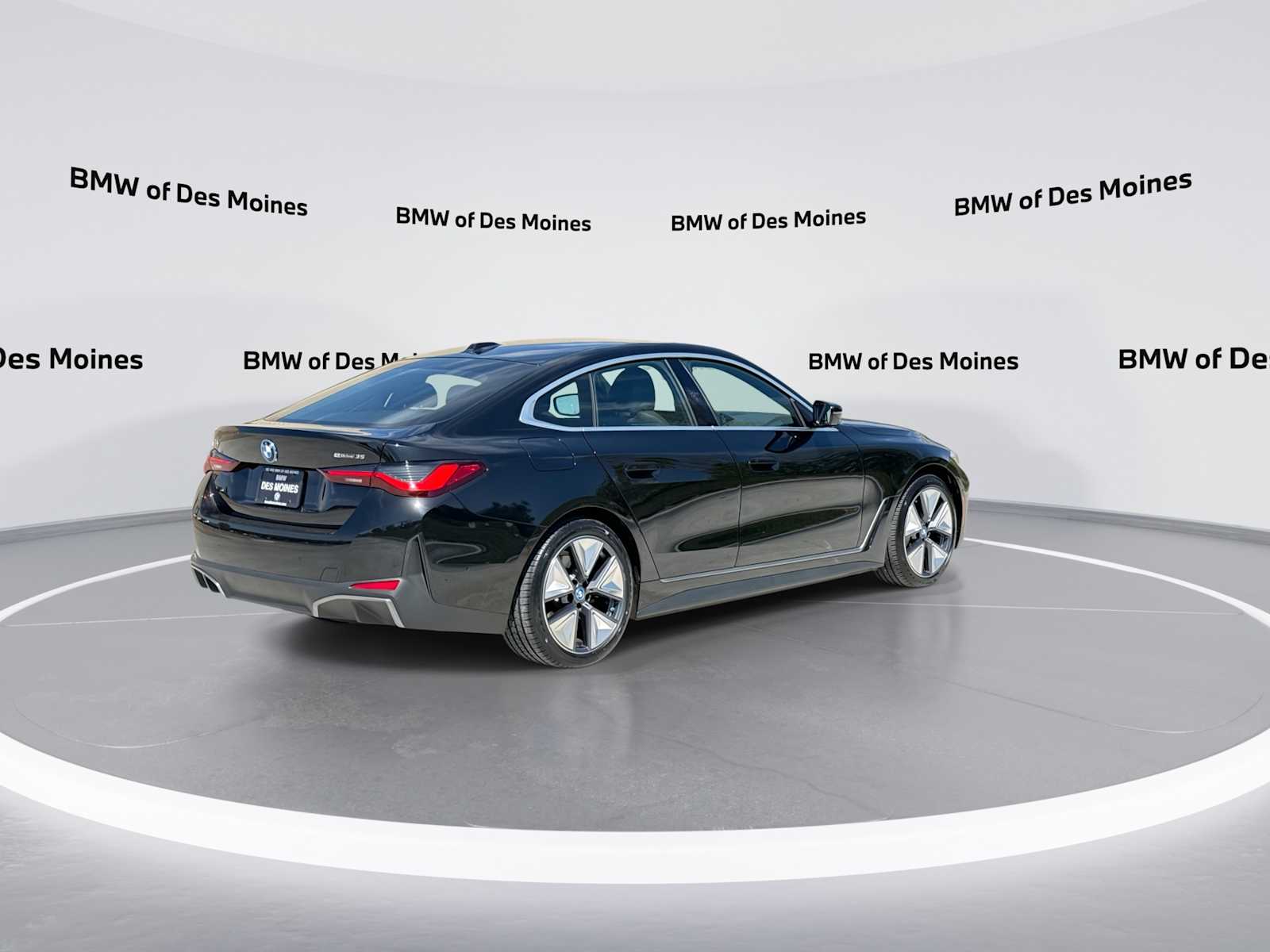 Thumbnail: 2023 BMW i4 - 8