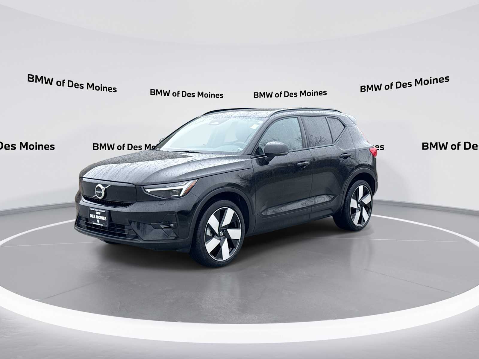 Thumbnail: 2023 Volvo XC40 - 4