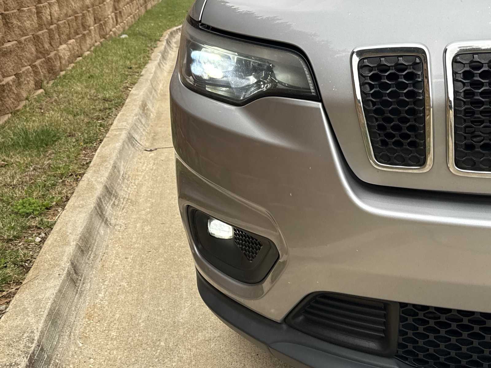 Thumbnail: 2019 Jeep Cherokee - 11