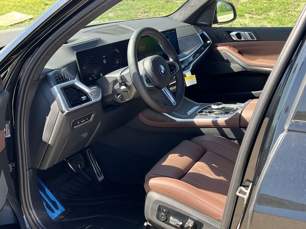 Buy or Lease a New 2025 BMW X7 Near Des Moines, Iowa VIN 5UX33EM02S9W41367