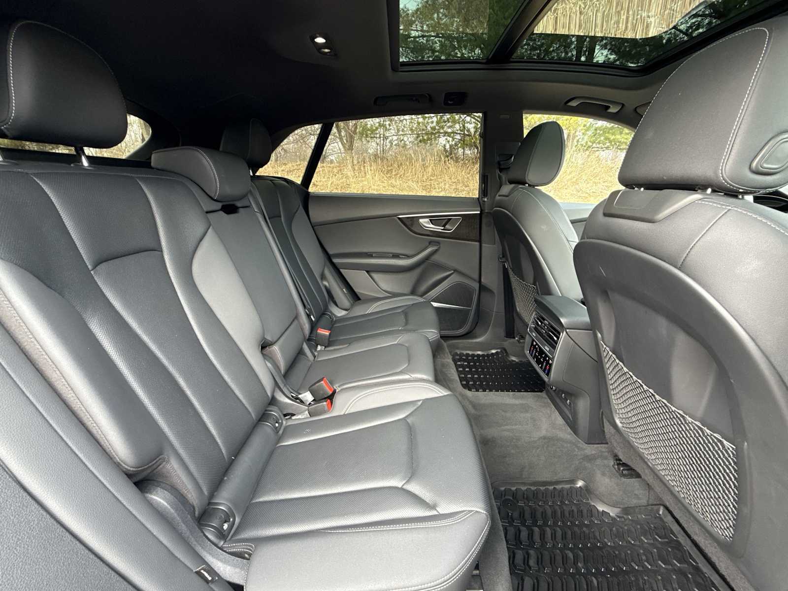 Thumbnail: 2022 Audi Q8 - 22