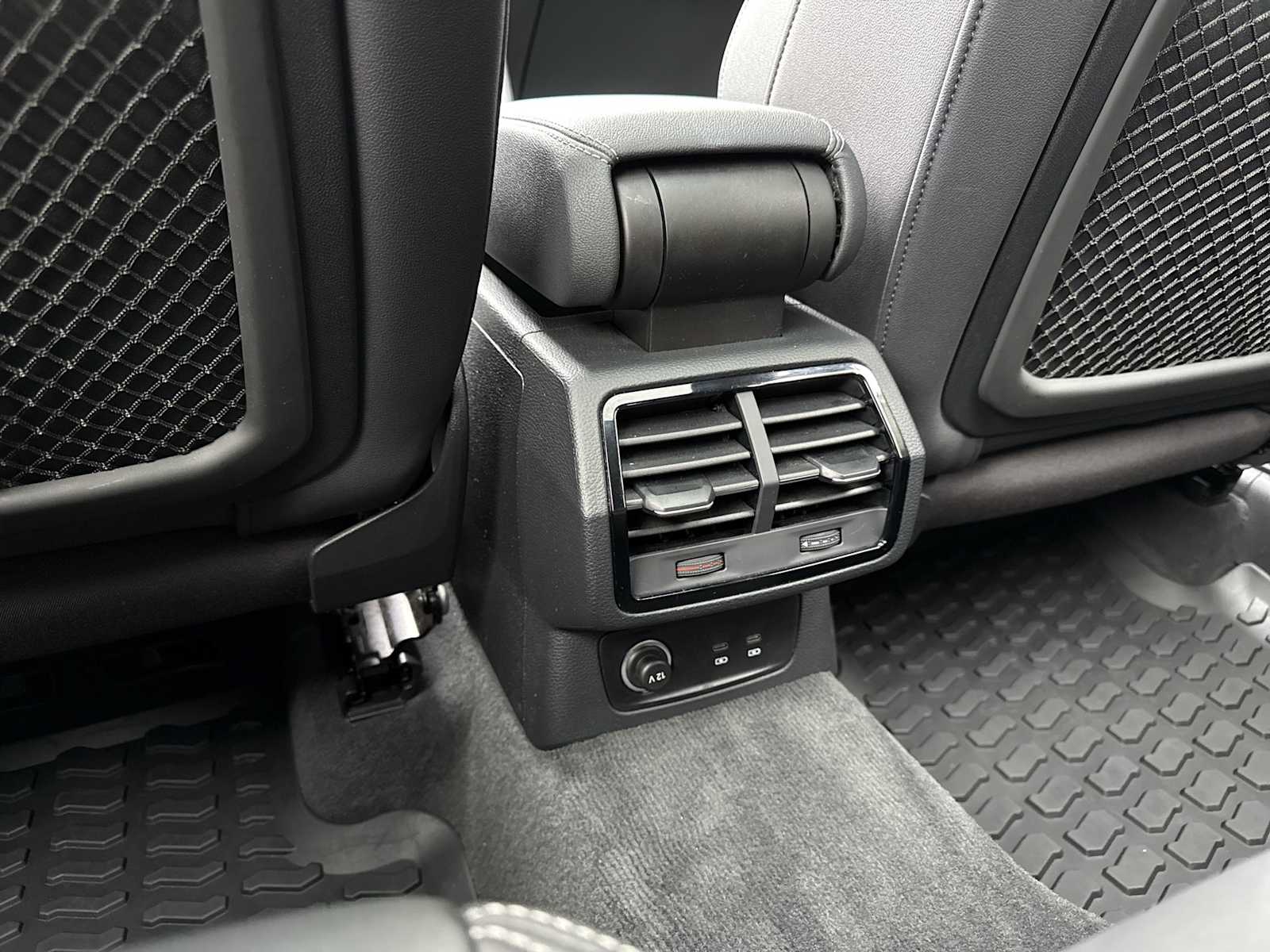 Thumbnail: 2020 Audi Q3 - 42